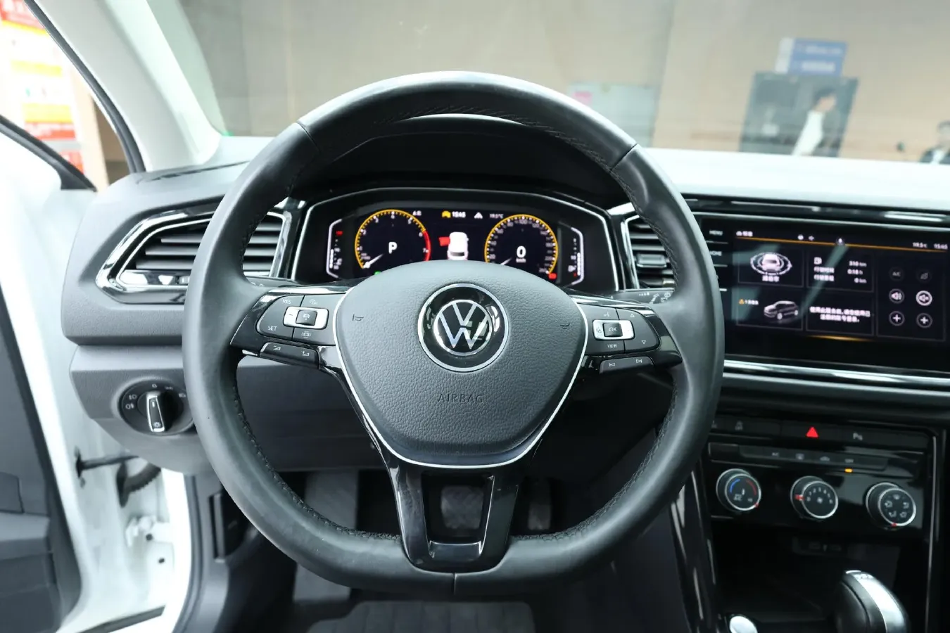 2022 Volkswagen T-Roc 1.4T 150HP L4 7DCT,autocango,china used car exporter,china ev exporter,chinese used car exporter,chinese used ev exporter