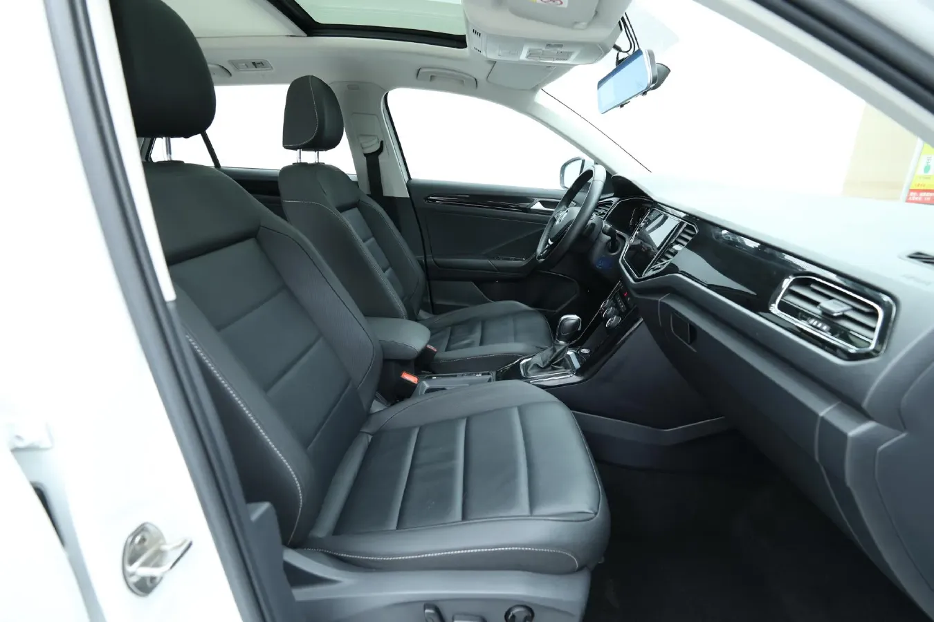 2022 Volkswagen T-Roc 1.4T 150HP L4 7DCT,autocango,china used car exporter,china ev exporter,chinese used car exporter,chinese used ev exporter