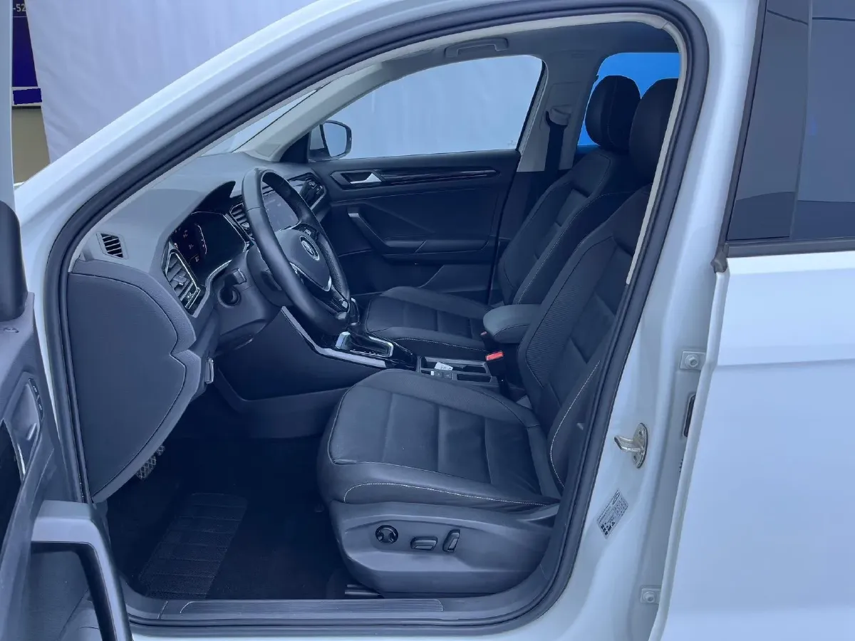 2022 Volkswagen T-Roc 1.4T 150HP L4 7DCT,autocango,china used car exporter,china ev exporter,chinese used car exporter,chinese used ev exporter