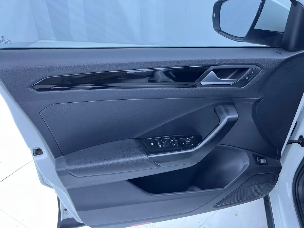 2022 Volkswagen T-Roc 1.4T 150HP L4 7DCT,autocango,china used car exporter,china ev exporter,chinese used car exporter,chinese used ev exporter