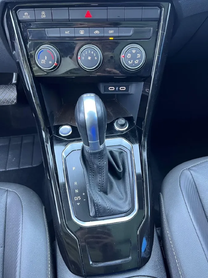 2022 Volkswagen T-Roc 1.4T 150HP L4 7DCT,autocango,china used car exporter,china ev exporter,chinese used car exporter,chinese used ev exporter