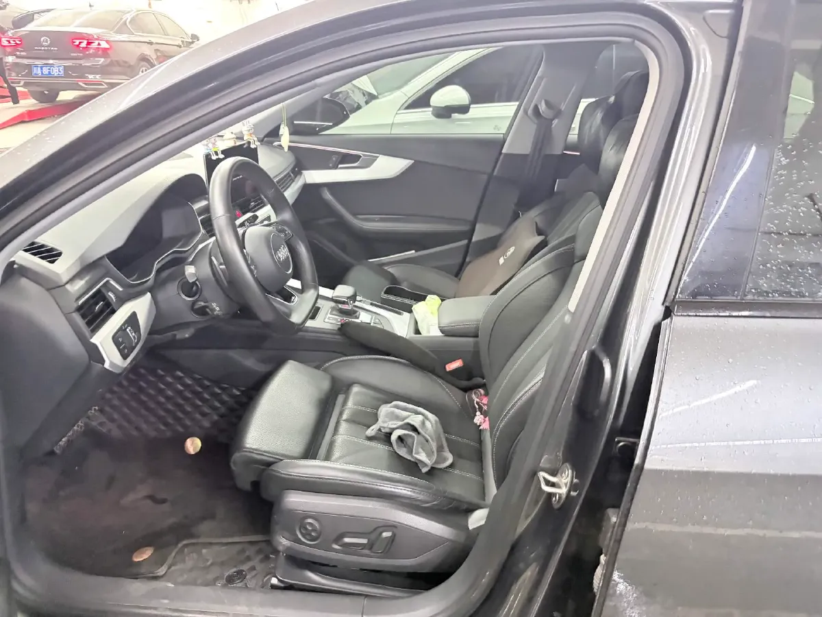 2024 Audi A4L 2.0T 190HP L4 7DCT,autocango,china used car exporter,china ev exporter,chinese used car exporter,chinese used ev exporter