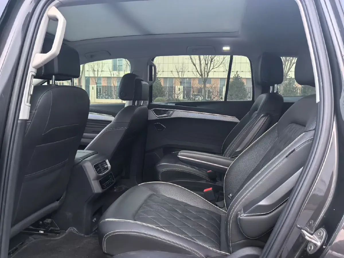 2022 Volkswagen Talagon 2.5T 299HP V6 7DCT,autocango,china used car exporter,china ev exporter,chinese used car exporter,chinese used ev exporter