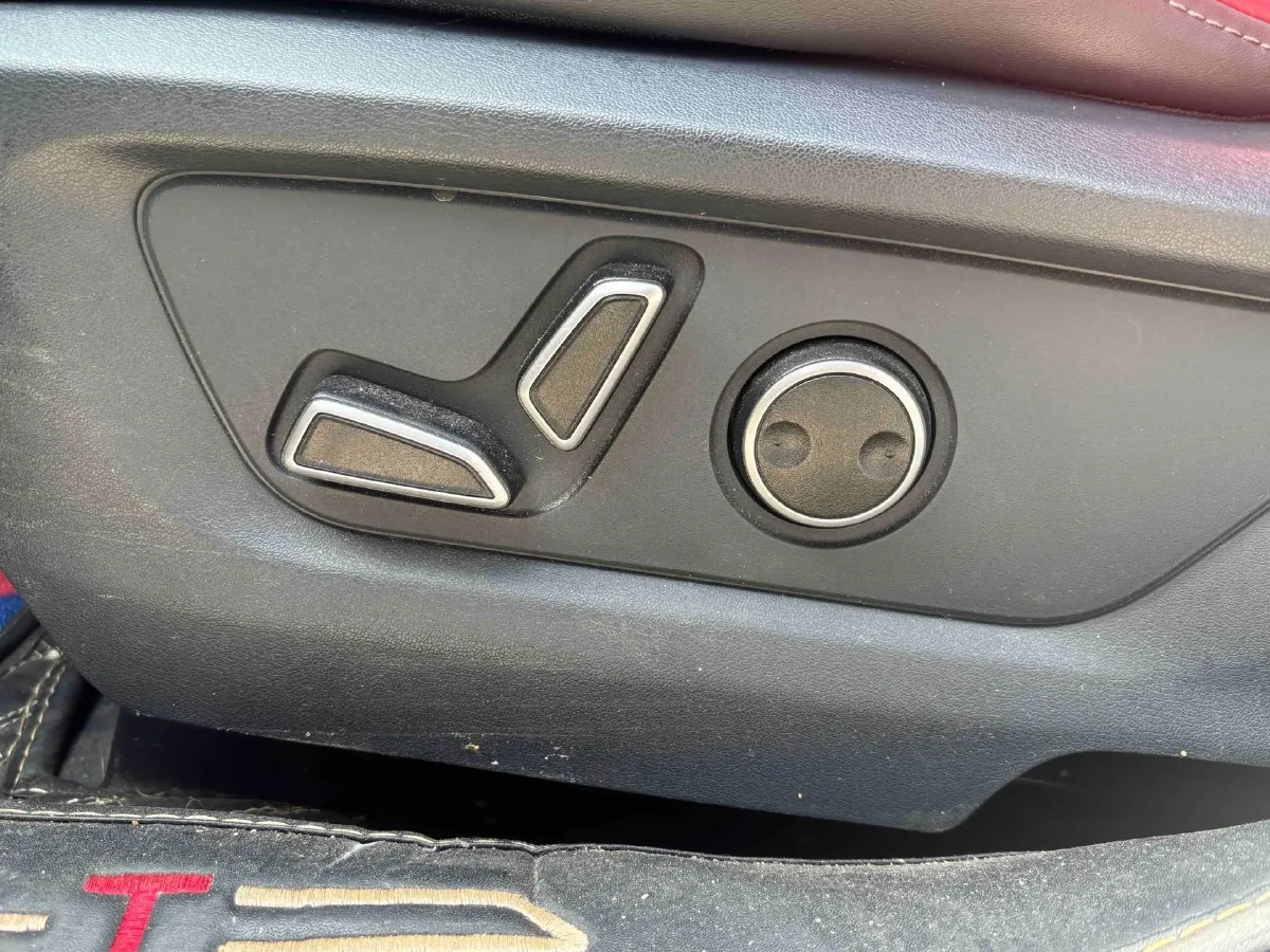 2020 ChangAn UNI-T 1.5T 180HP L4 7DCT,autocango,china used car exporter,china ev exporter,chinese used car exporter,chinese used ev exporter