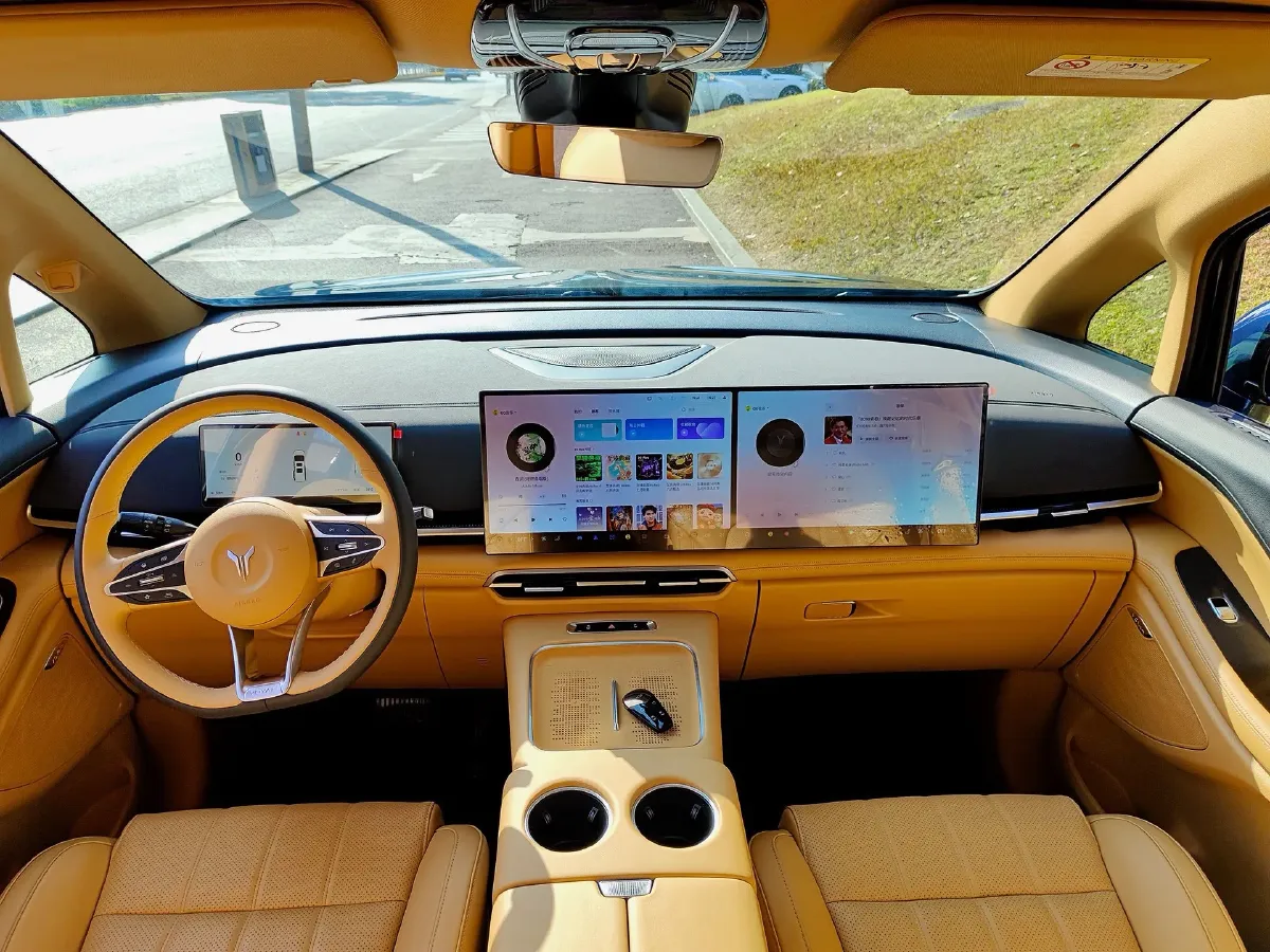 2026 Voyah Dream 1.5T 150HP L4 PHEV,autocango,china used car exporter,china ev exporter,chinese used car exporter,chinese used ev exporter