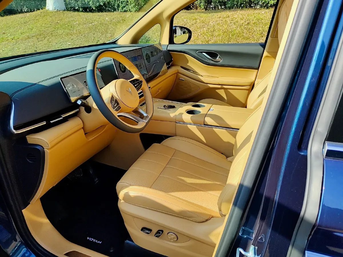 2026 Voyah Dream 1.5T 150HP L4 PHEV,autocango,china used car exporter,china ev exporter,chinese used car exporter,chinese used ev exporter