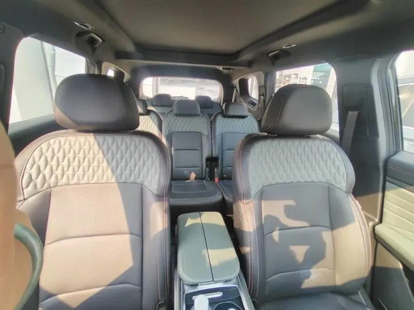 2024 Geely Okavango L 2.0T 218HP L4 7DCT,autocango,china used car exporter,china ev exporter,chinese used car exporter,chinese used ev exporter