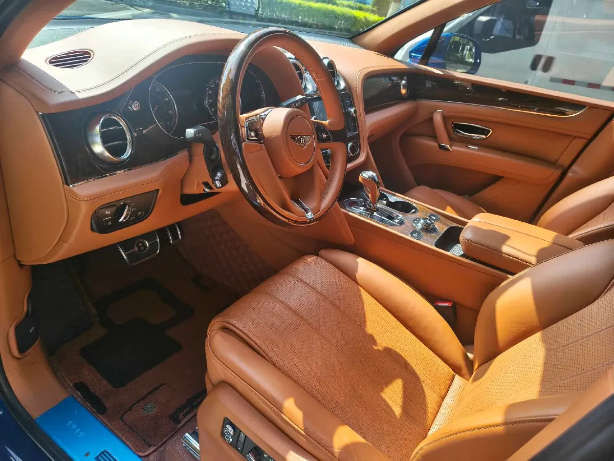 2018 Bentley Bentayga 4.0T 550HP V8 8AT,autocango,china used car exporter,china ev exporter,chinese used car exporter,chinese used ev exporter