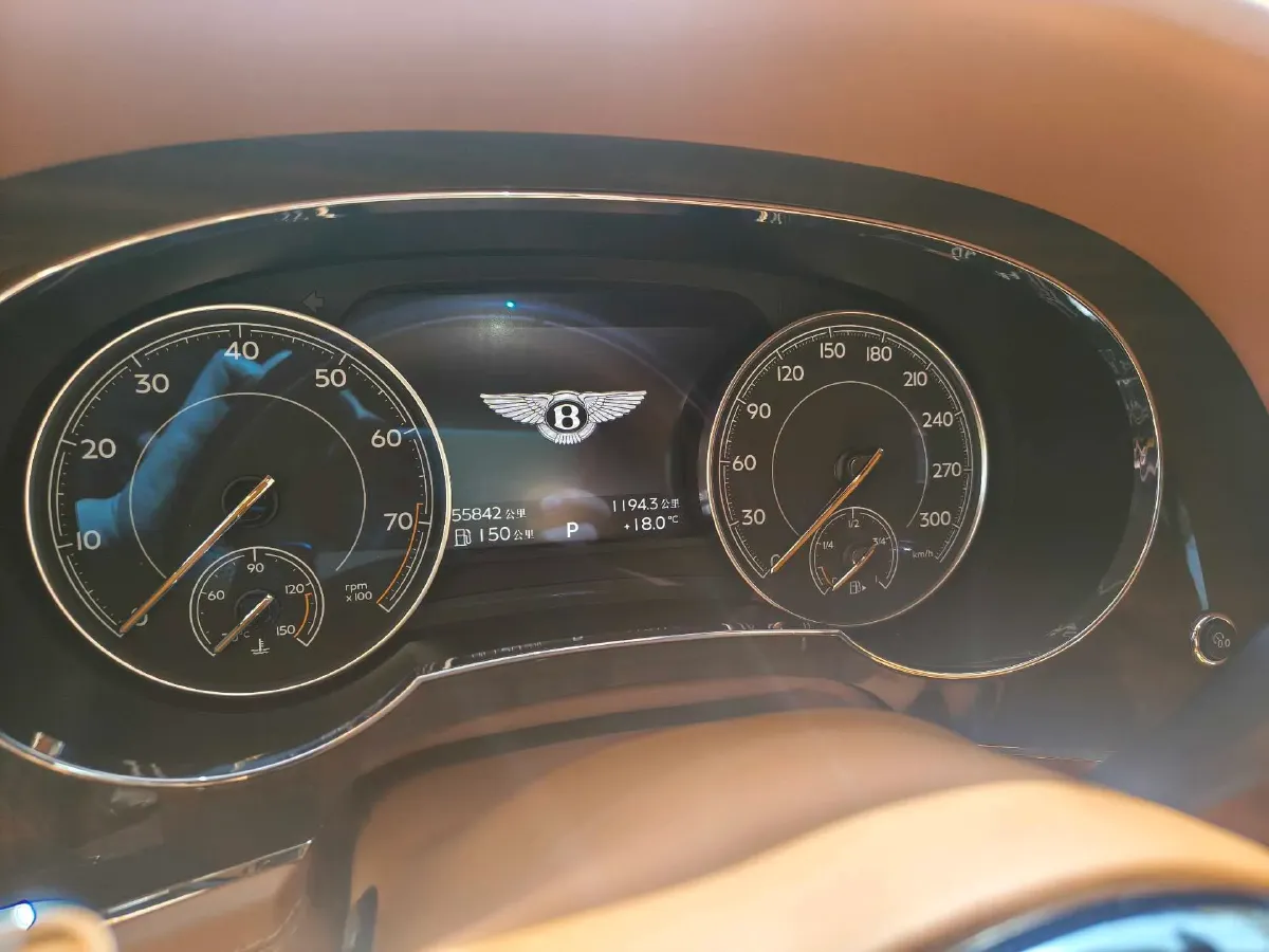 2018 Bentley Bentayga 4.0T 550HP V8 8AT,autocango,china used car exporter,china ev exporter,chinese used car exporter,chinese used ev exporter