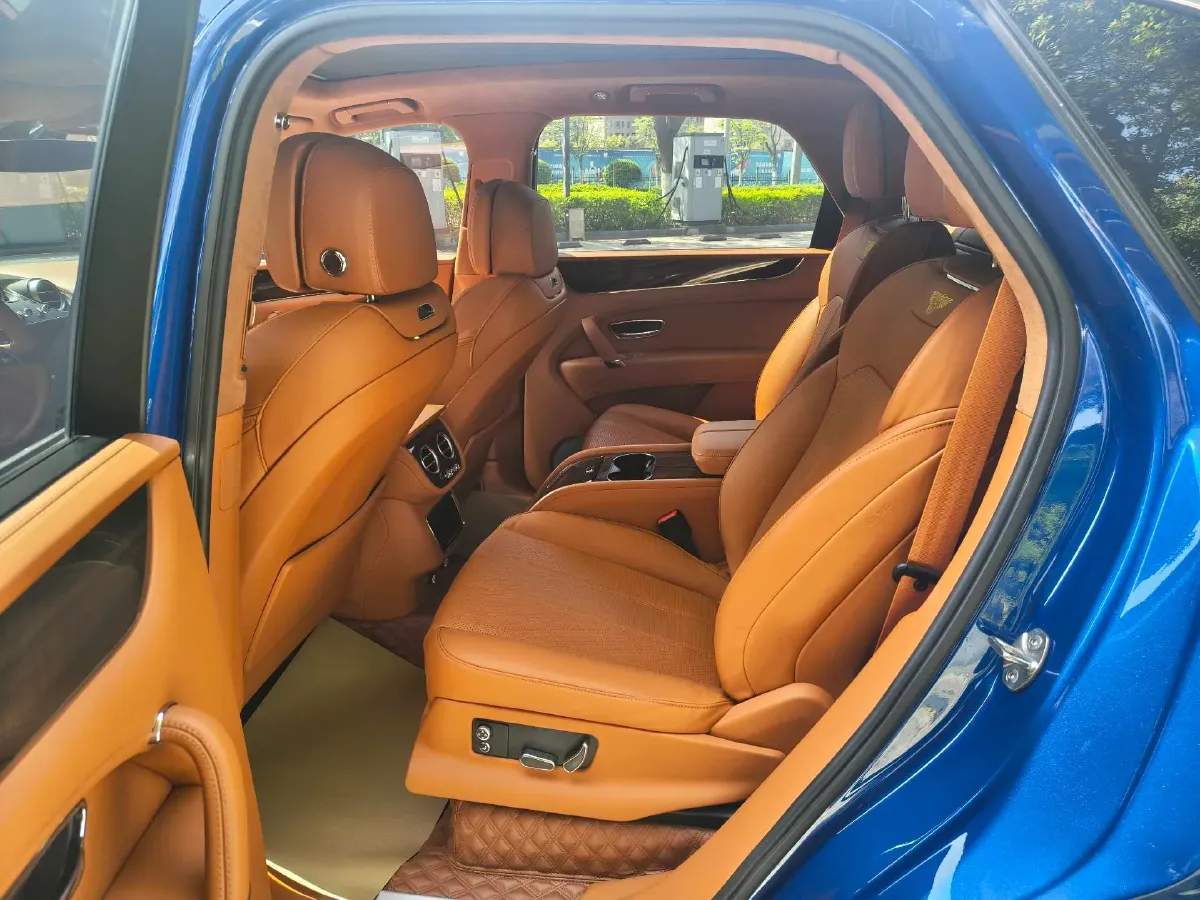 2018 Bentley Bentayga 4.0T 550HP V8 8AT,autocango,china used car exporter,china ev exporter,chinese used car exporter,chinese used ev exporter