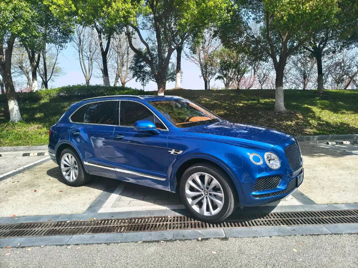 2018 Bentley Bentayga 4.0T 550HP V8 8AT,autocango,china used car exporter,china ev exporter,chinese used car exporter,chinese used ev exporter