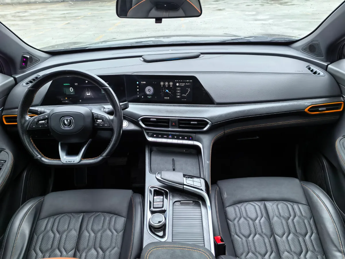 2022 ChangAn UNI-T 1.5T 188HP L4 7DCT,autocango,china used car exporter,china ev exporter,chinese used car exporter,chinese used ev exporter