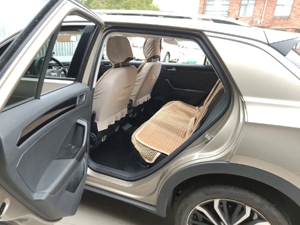 2020 Volkswagen T-Roc 1.4T 150HP L4 7DCT,autocango,china used car exporter,china ev exporter,chinese used car exporter,chinese used ev exporter