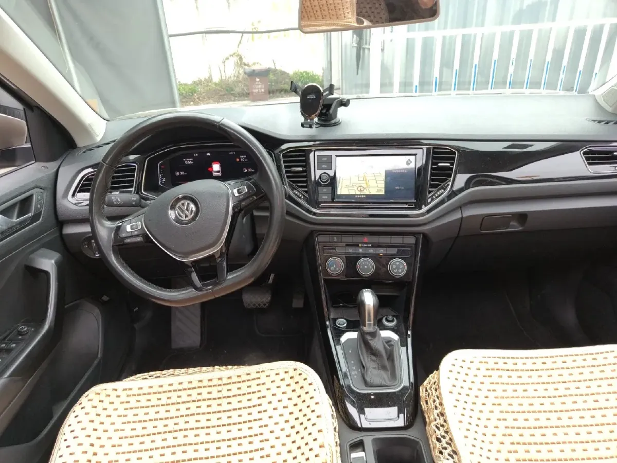2020 Volkswagen T-Roc 1.4T 150HP L4 7DCT,autocango,china used car exporter,china ev exporter,chinese used car exporter,chinese used ev exporter