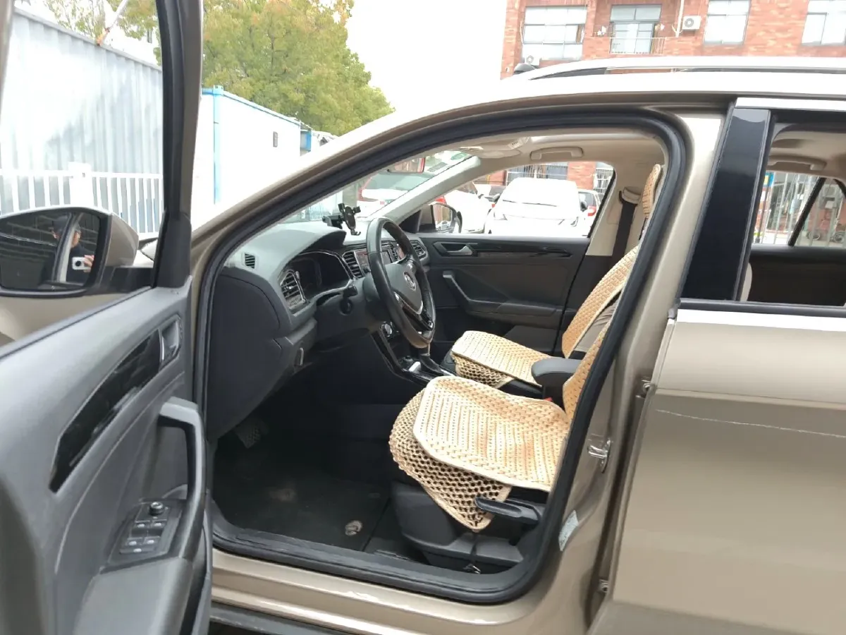 2020 Volkswagen T-Roc 1.4T 150HP L4 7DCT,autocango,china used car exporter,china ev exporter,chinese used car exporter,chinese used ev exporter