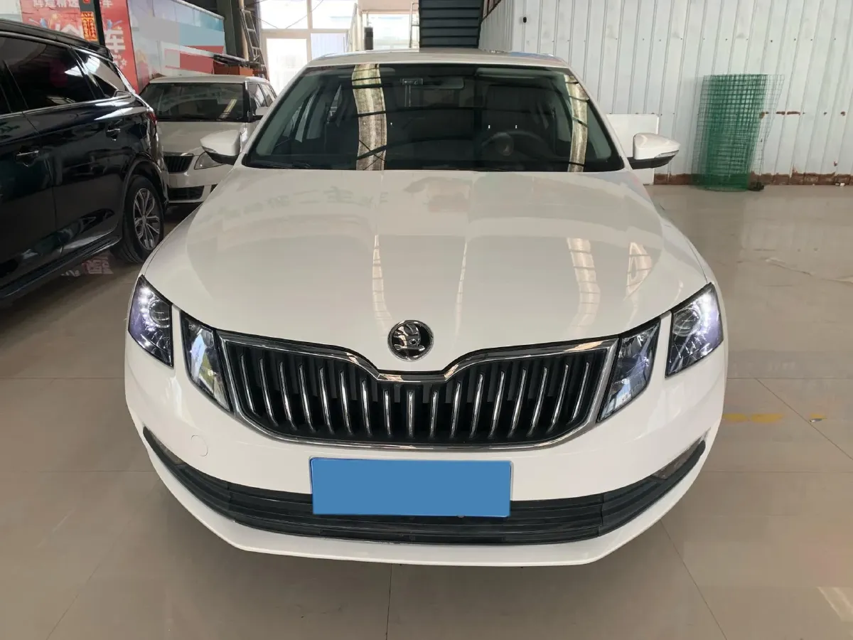 2019 Skoda Octavia 1.5L 116HP L4 6AT,autocango,china used car exporter,china ev exporter,chinese used car exporter,chinese used ev exporter