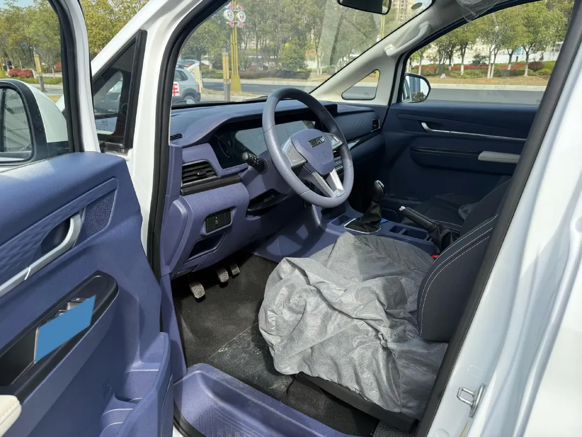 2025 BAW RuiSheng Trump M7 1.6L 124HP L4 5MT,autocango,china used car exporter,china ev exporter,chinese used car exporter,chinese used ev exporter