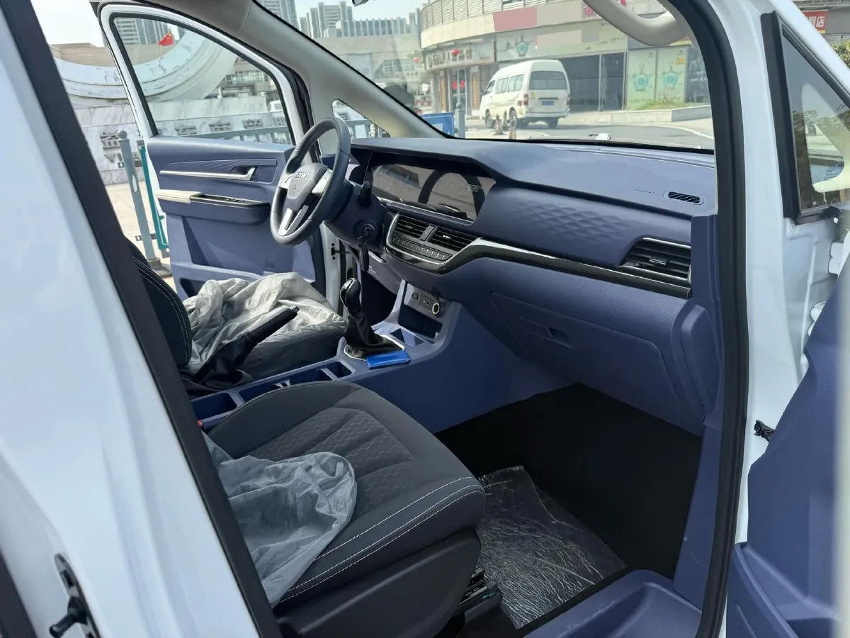 2025 BAW RuiSheng Trump M7 1.6L 124HP L4 5MT,autocango,china used car exporter,china ev exporter,chinese used car exporter,chinese used ev exporter