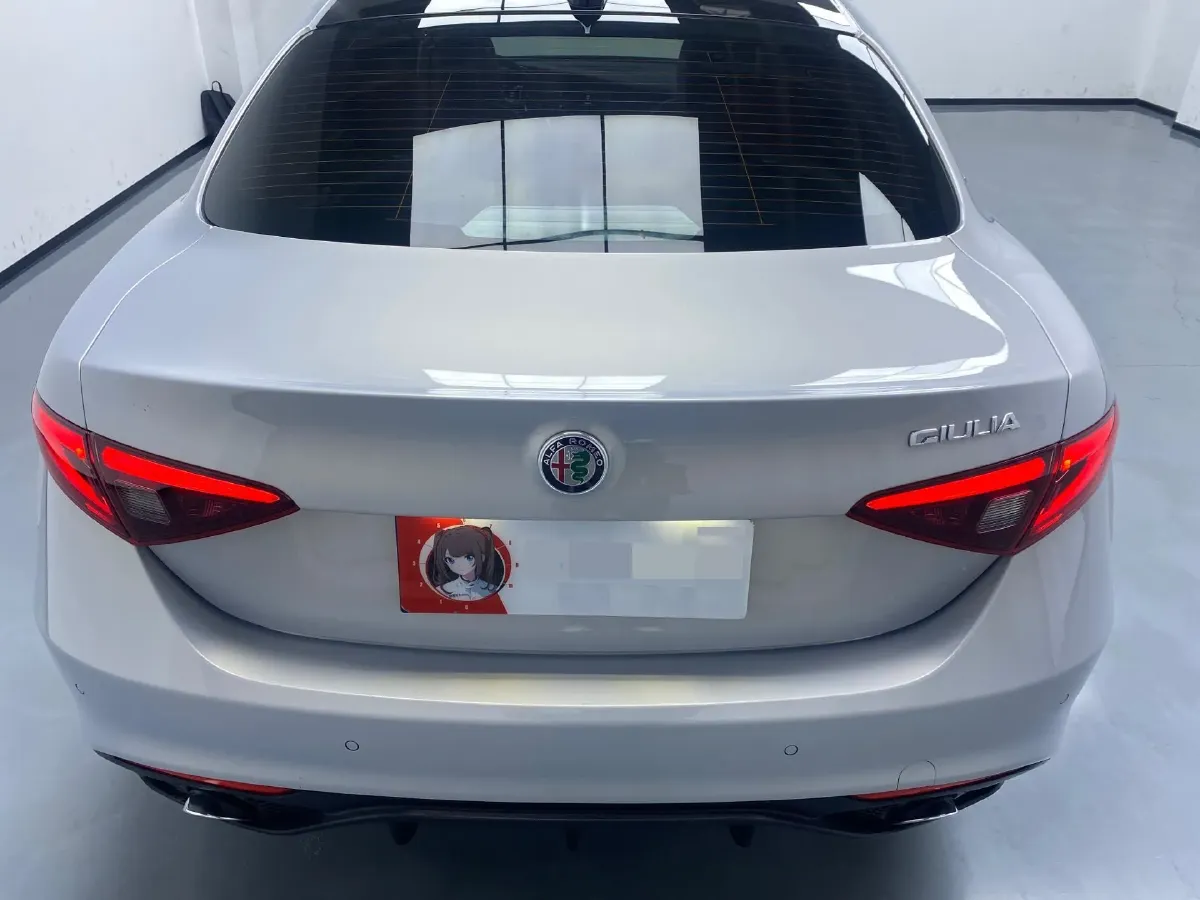 2020 Alfa Romeo Giulia 2.0T 280HP L4 8AT,autocango,china used car exporter,china ev exporter,chinese used car exporter,chinese used ev exporter