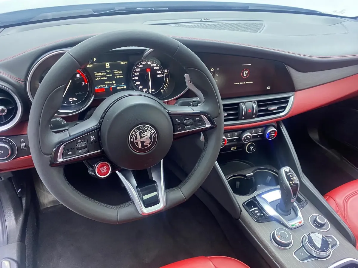 2020 Alfa Romeo Giulia 2.0T 280HP L4 8AT,autocango,china used car exporter,china ev exporter,chinese used car exporter,chinese used ev exporter