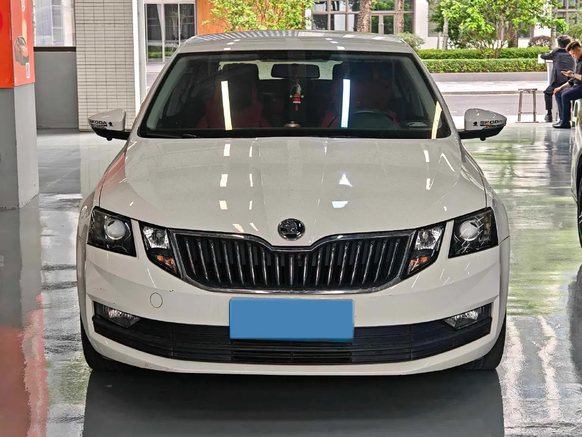 2019 Skoda Octavia 1.5L 116HP L4 6AT,autocango,china used car exporter,china ev exporter,chinese used car exporter,chinese used ev exporter