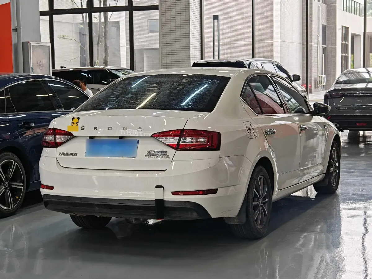 2019 Skoda Octavia 1.5L 116HP L4 6AT,autocango,china used car exporter,china ev exporter,chinese used car exporter,chinese used ev exporter
