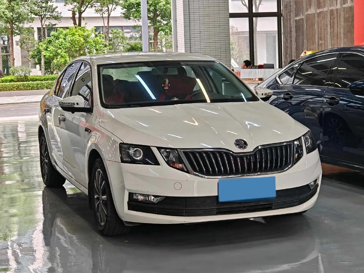 2019 Skoda Octavia 1.5L 116HP L4 6AT,autocango,china used car exporter,china ev exporter,chinese used car exporter,chinese used ev exporter