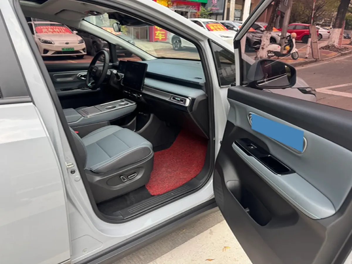 2024 Leapmotor C11 1.5L 95HP L4 REEV 43.74KWH,autocango,china used car exporter,china ev exporter,chinese used car exporter,chinese used ev exporter