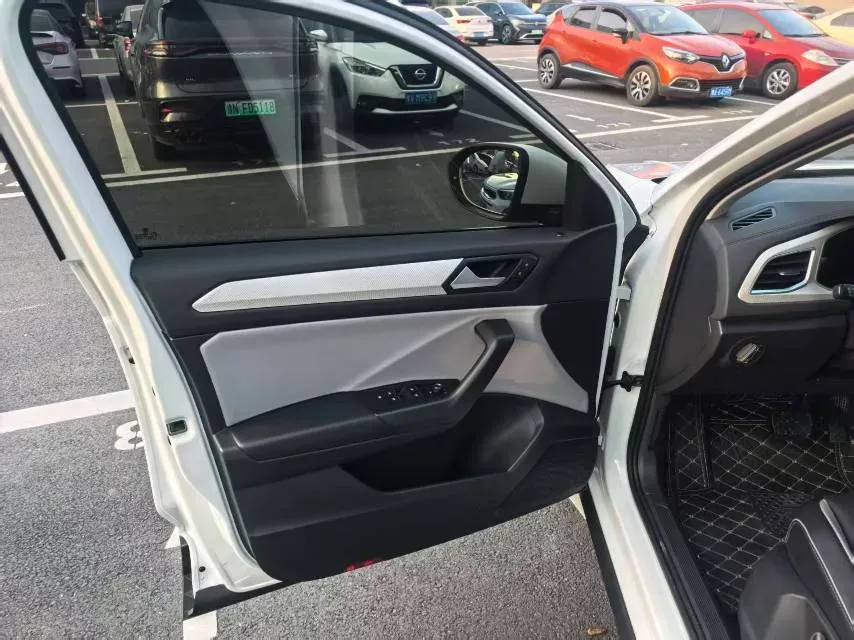 2023 Volkswagen T-Roc 1.4T 150HP L4 7DCT,autocango,china used car exporter,china ev exporter,chinese used car exporter,chinese used ev exporter