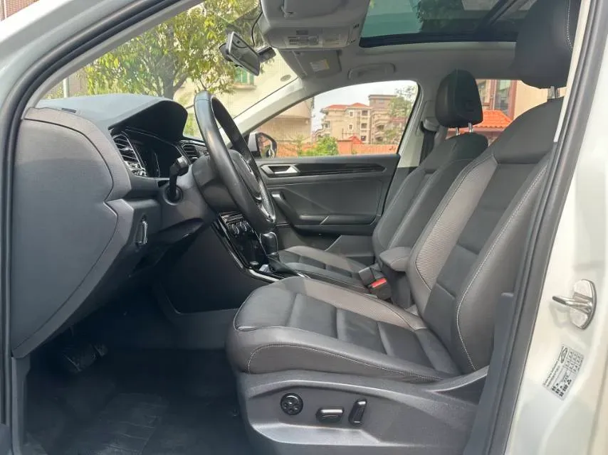 2020 Volkswagen T-Roc 1.4T 150HP L4 7DCT,autocango,china used car exporter,china ev exporter,chinese used car exporter,chinese used ev exporter