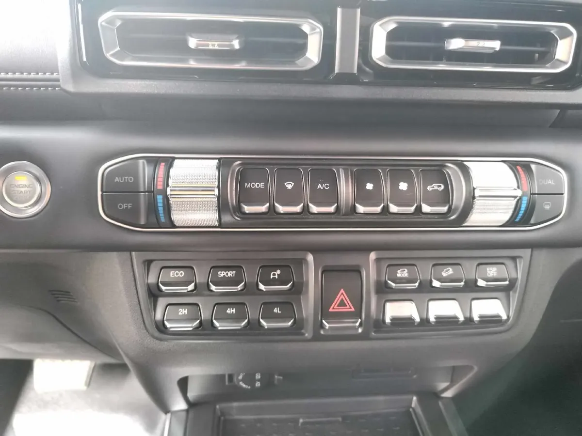 2025 212 212 T01 2.0T 252HP L4 8AT,autocango,china used car exporter,china ev exporter,chinese used car exporter,chinese used ev exporter