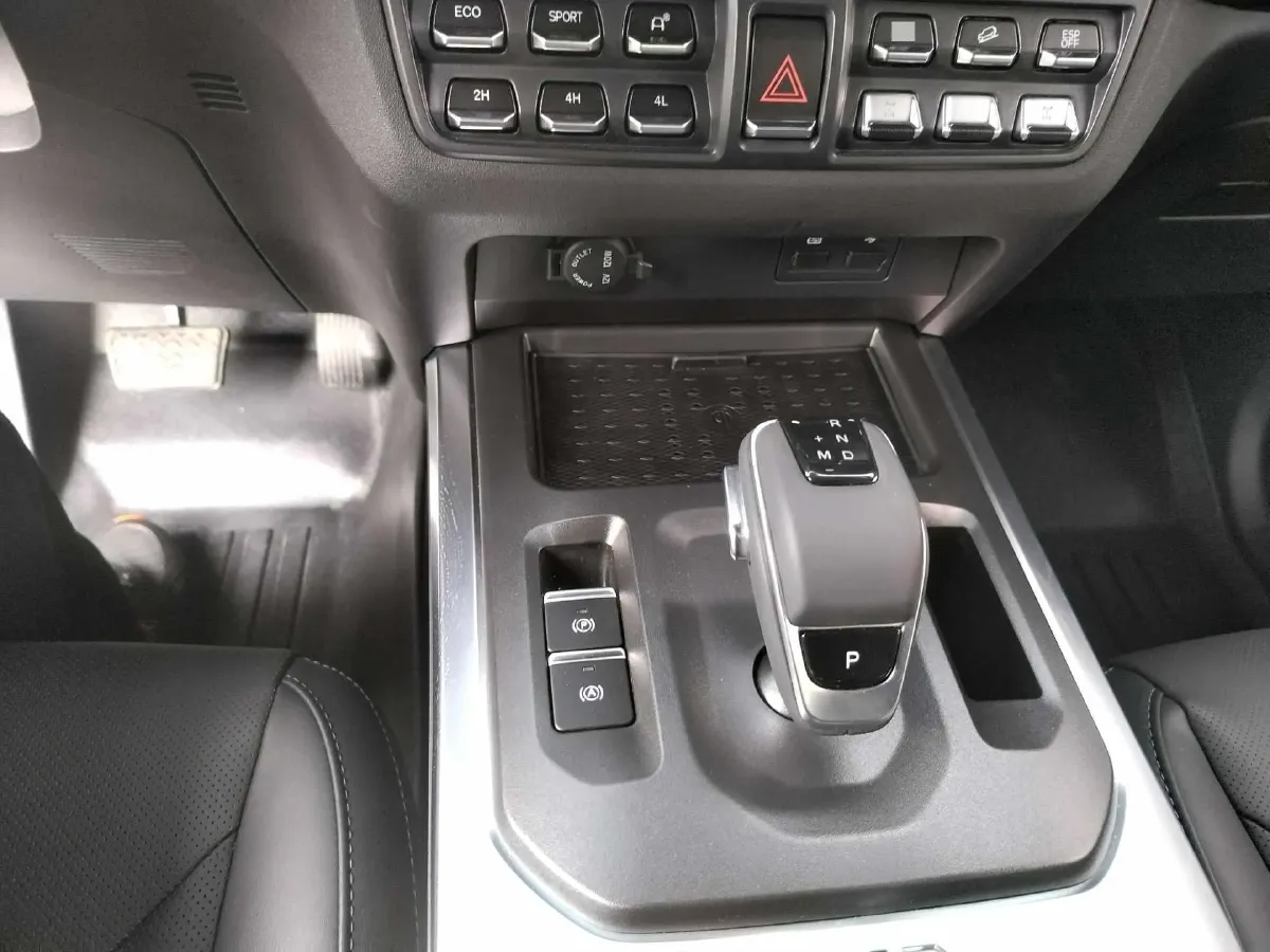 2025 212 212 T01 2.0T 252HP L4 8AT,autocango,china used car exporter,china ev exporter,chinese used car exporter,chinese used ev exporter