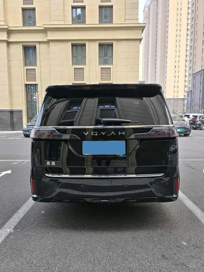 2025 Voyah Dream 1.5T 150HP L4 PHEV 41.7KWH,autocango,china used car exporter,china ev exporter,chinese used car exporter,chinese used ev exporter