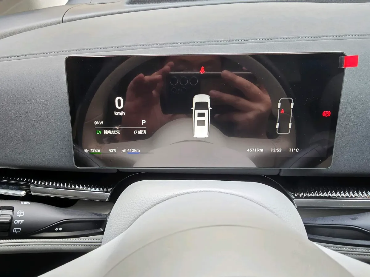 2025 Voyah Dream 1.5T 150HP L4 PHEV 41.7KWH,autocango,china used car exporter,china ev exporter,chinese used car exporter,chinese used ev exporter