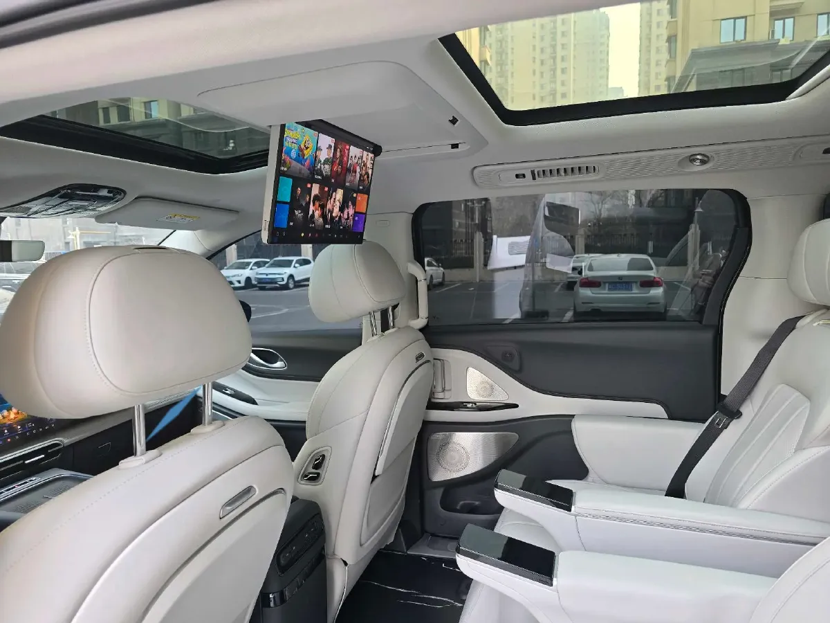 2025 Voyah Dream 1.5T 150HP L4 PHEV 41.7KWH,autocango,china used car exporter,china ev exporter,chinese used car exporter,chinese used ev exporter