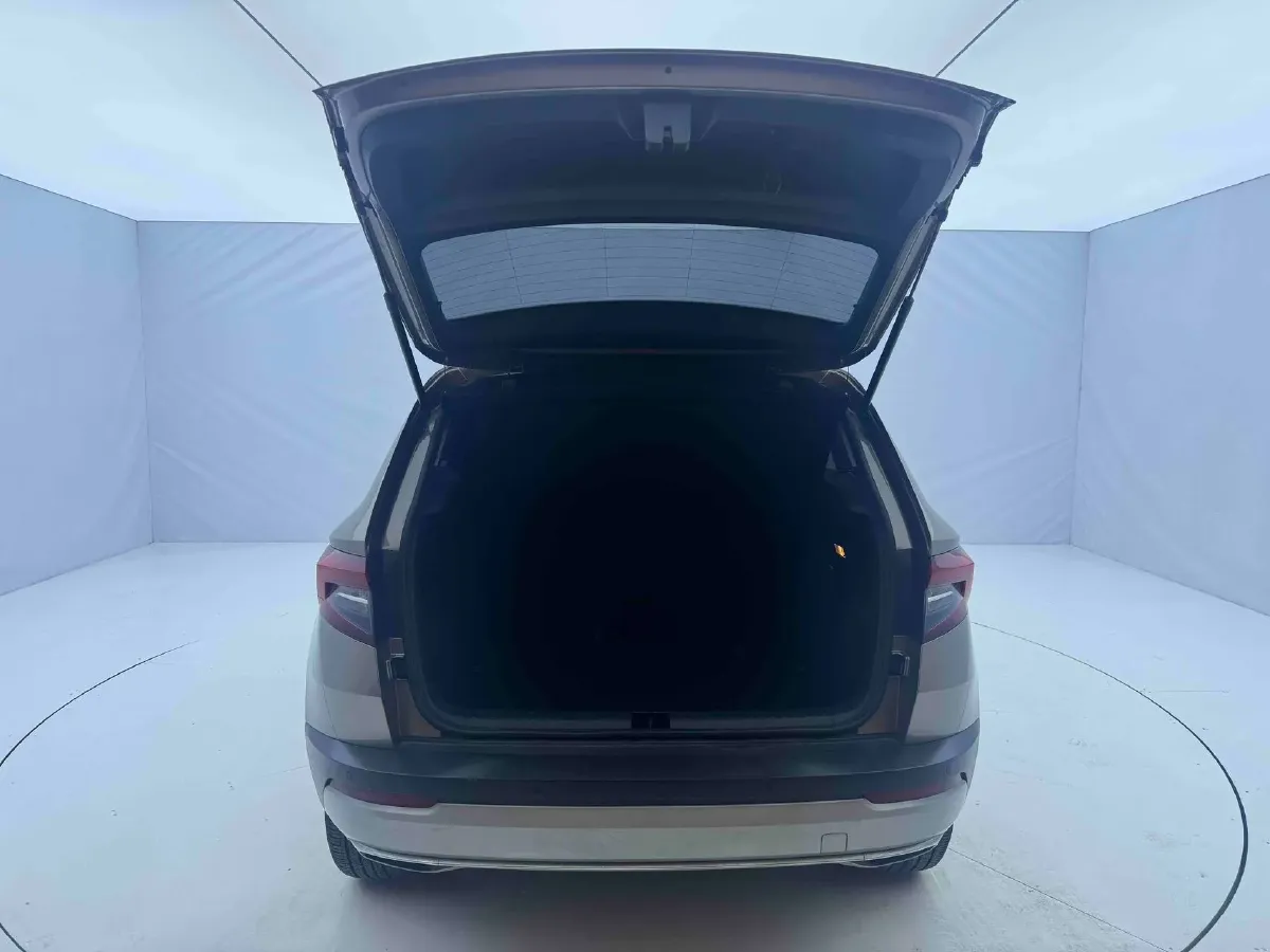 2021 Skoda Karoq 1.4T 150HP L4 7DCT,autocango,china used car exporter,china ev exporter,chinese used car exporter,chinese used ev exporter