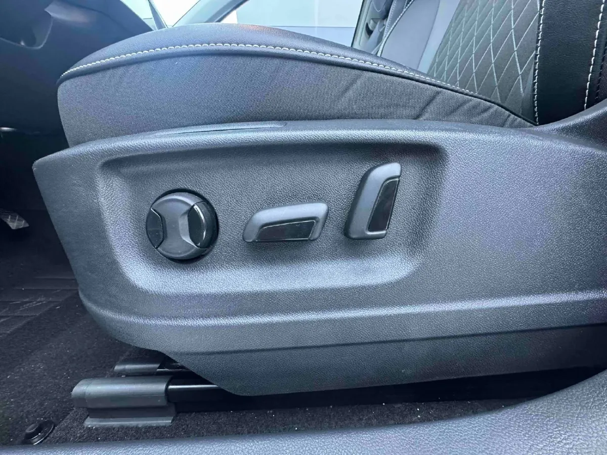 2021 Skoda Karoq 1.4T 150HP L4 7DCT,autocango,china used car exporter,china ev exporter,chinese used car exporter,chinese used ev exporter