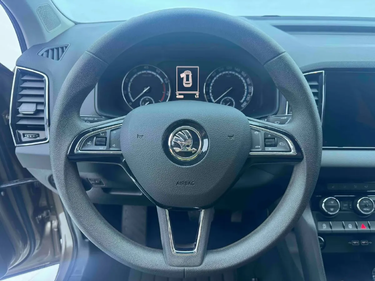 2021 Skoda Karoq 1.4T 150HP L4 7DCT,autocango,china used car exporter,china ev exporter,chinese used car exporter,chinese used ev exporter