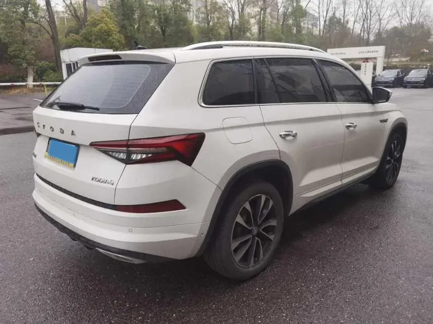 2022 Skoda Kodiak 2.0T 186HP L4 7DCT,autocango,china used car exporter,china ev exporter,chinese used car exporter,chinese used ev exporter