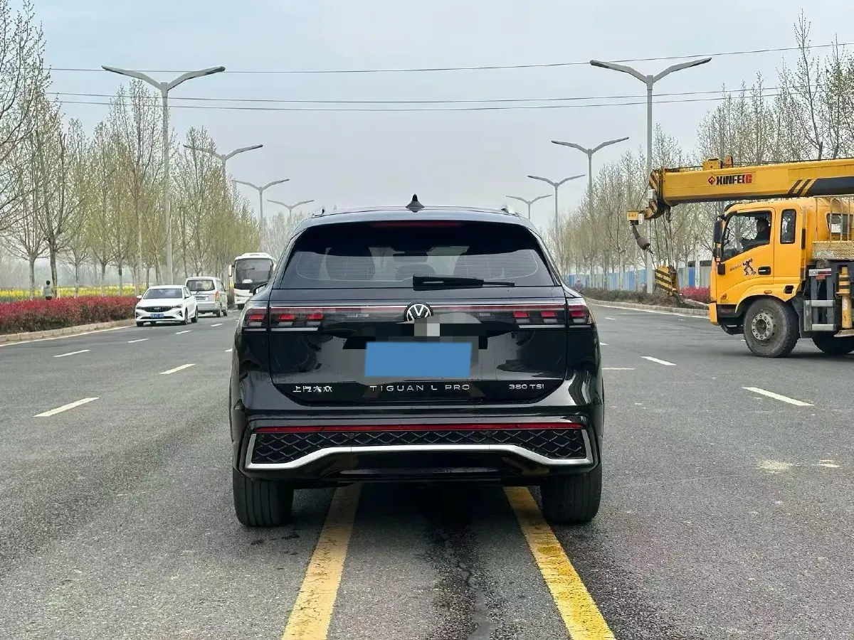 2026 Volkswagen Tiguan L 2.0T 220HP L4 7DCT,autocango,china used car exporter,china ev exporter,chinese used car exporter,chinese used ev exporter