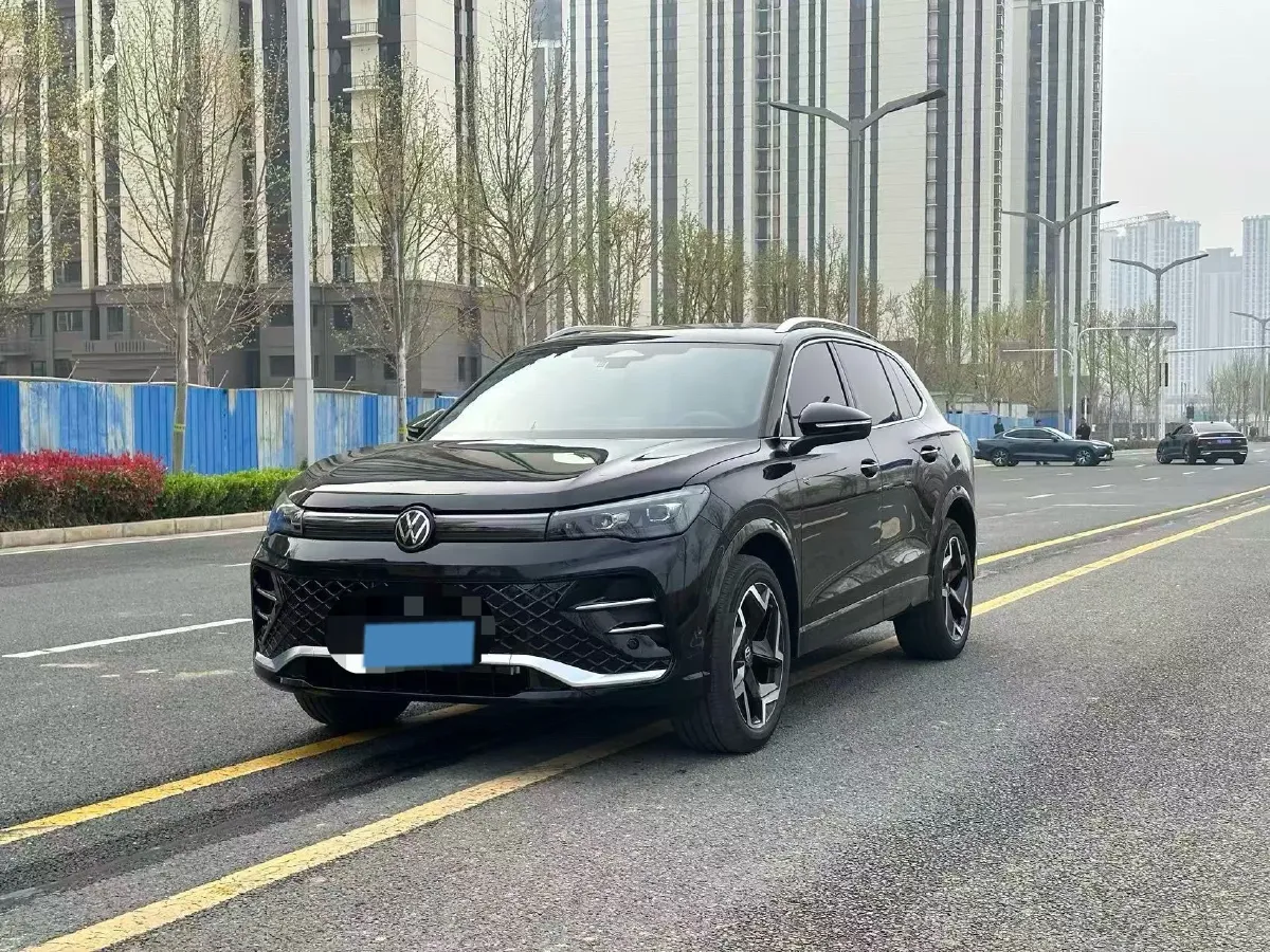 2026 Volkswagen Tiguan L 2.0T 220HP L4 7DCT,autocango,china used car exporter,china ev exporter,chinese used car exporter,chinese used ev exporter