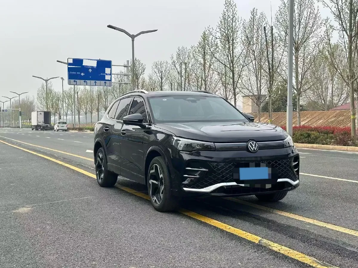2026 Volkswagen Tiguan L 2.0T 220HP L4 7DCT,autocango,china used car exporter,china ev exporter,chinese used car exporter,chinese used ev exporter
