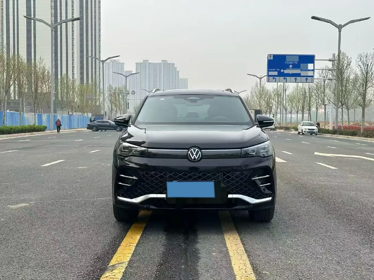 2026 Volkswagen Tiguan L 2.0T 220HP L4 7DCT,autocango,china used car exporter,china ev exporter,chinese used car exporter,chinese used ev exporter