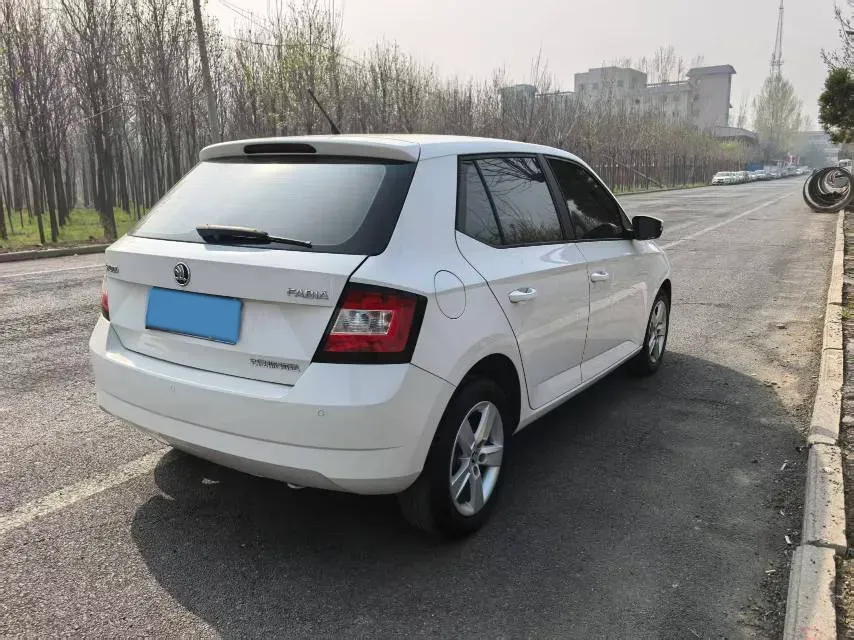 2017 Skoda Fabia 1.4L 90HP L4 6AT,autocango,china used car exporter,china ev exporter,chinese used car exporter,chinese used ev exporter