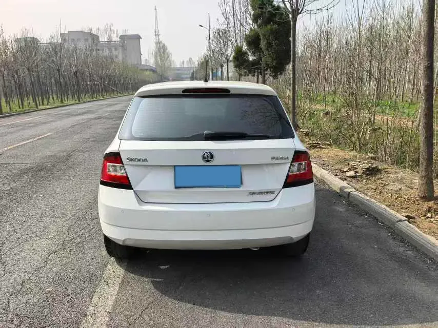 2017 Skoda Fabia 1.4L 90HP L4 6AT,autocango,china used car exporter,china ev exporter,chinese used car exporter,chinese used ev exporter