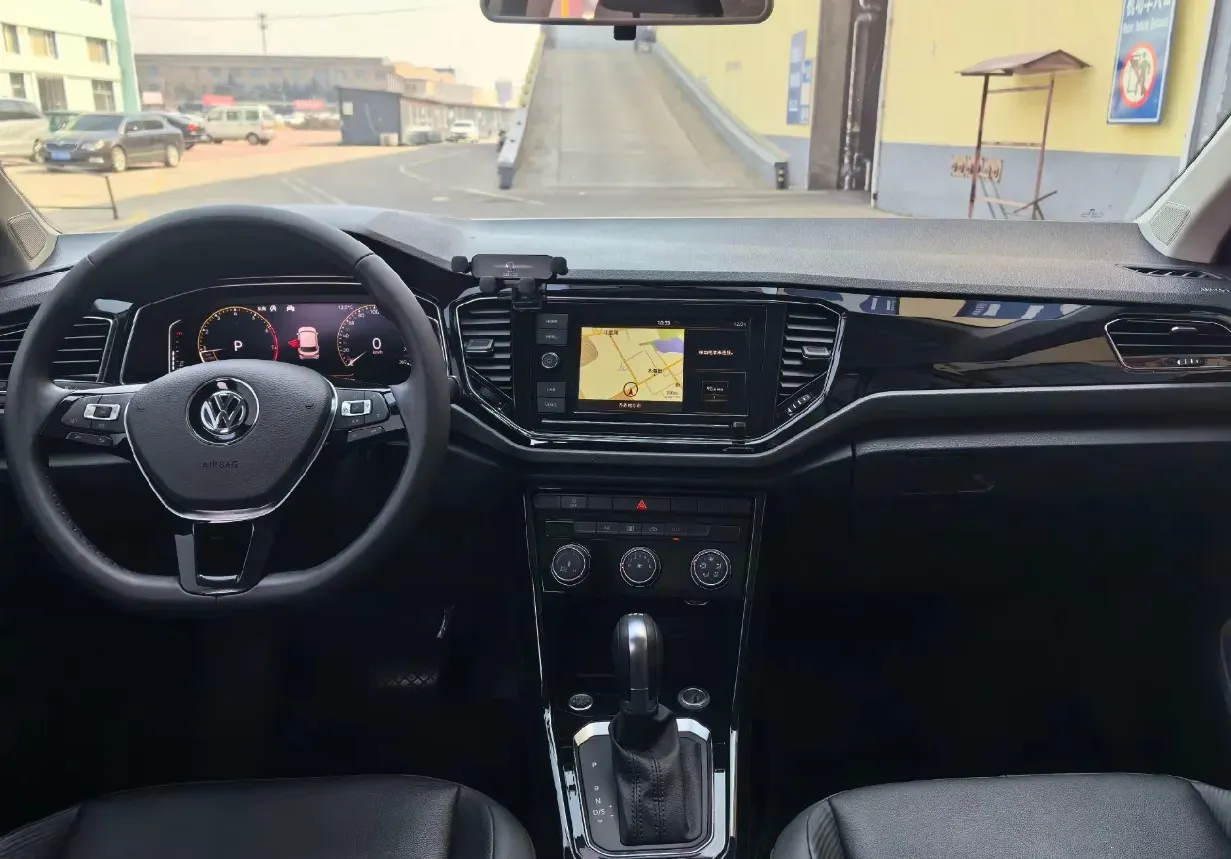 2022 Volkswagen T-Roc 1.4T 150HP L4 7DCT,autocango,china used car exporter,china ev exporter,chinese used car exporter,chinese used ev exporter