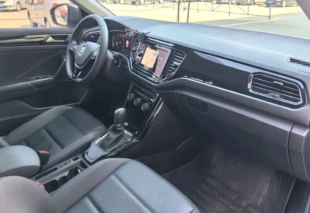 2022 Volkswagen T-Roc 1.4T 150HP L4 7DCT,autocango,china used car exporter,china ev exporter,chinese used car exporter,chinese used ev exporter