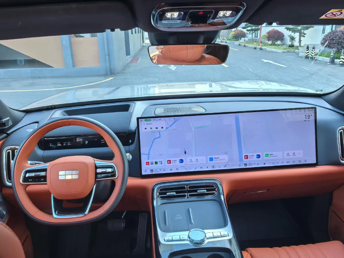 2025 Volkswagen Tiguan L 2.0T 220HP L4 7DCT,autocango,china used car exporter,china ev exporter,chinese used car exporter,chinese used ev exporter