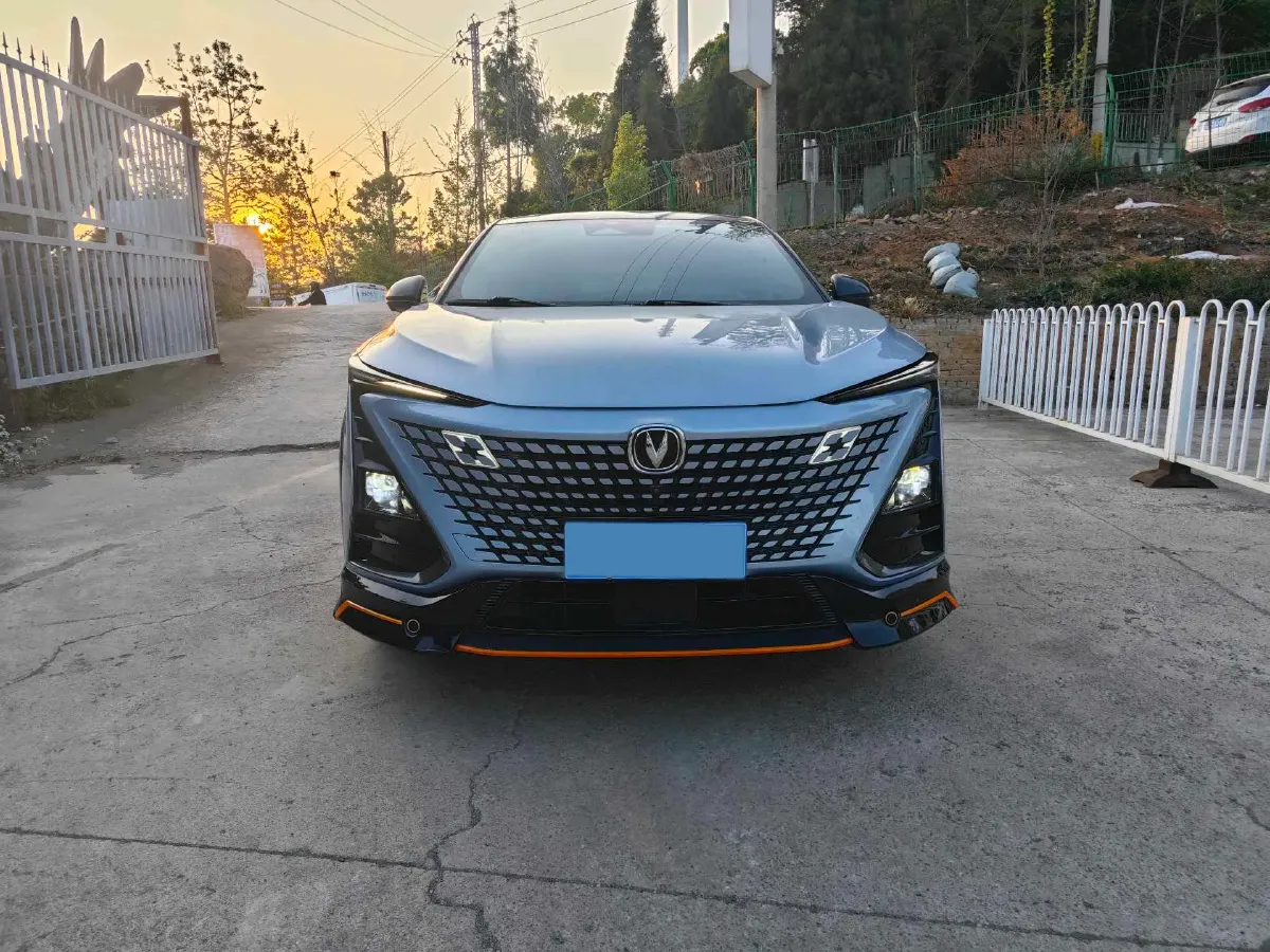 2022 ChangAn UNI-T 1.5T 188HP L4 7DCT,autocango,china used car exporter,china ev exporter,chinese used car exporter,chinese used ev exporter