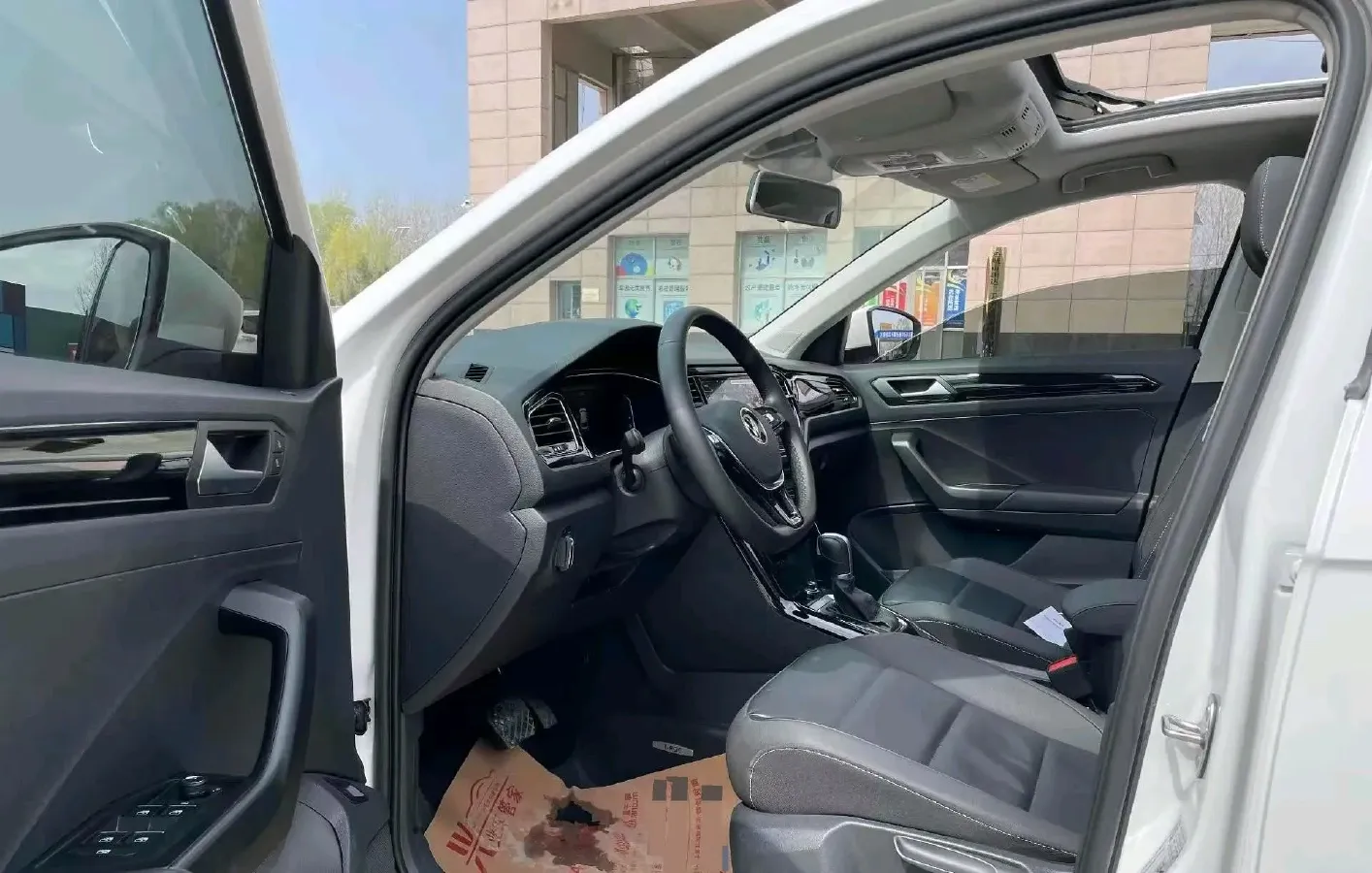 2021 Volkswagen T-Roc 1.4T 150HP L4 7DCT,autocango,china used car exporter,china ev exporter,chinese used car exporter,chinese used ev exporter